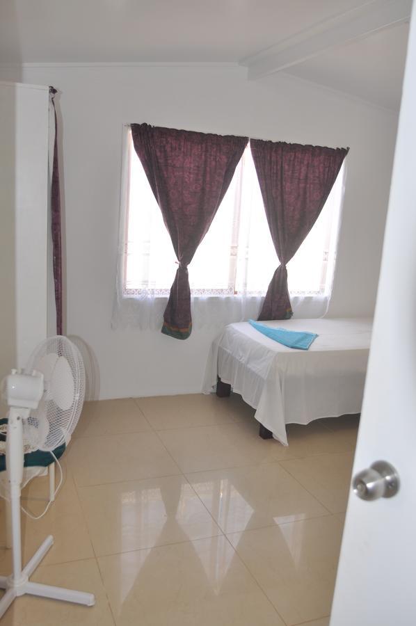 Flying Annie Moa Bed & Breakfast Ниафу Екстериор снимка