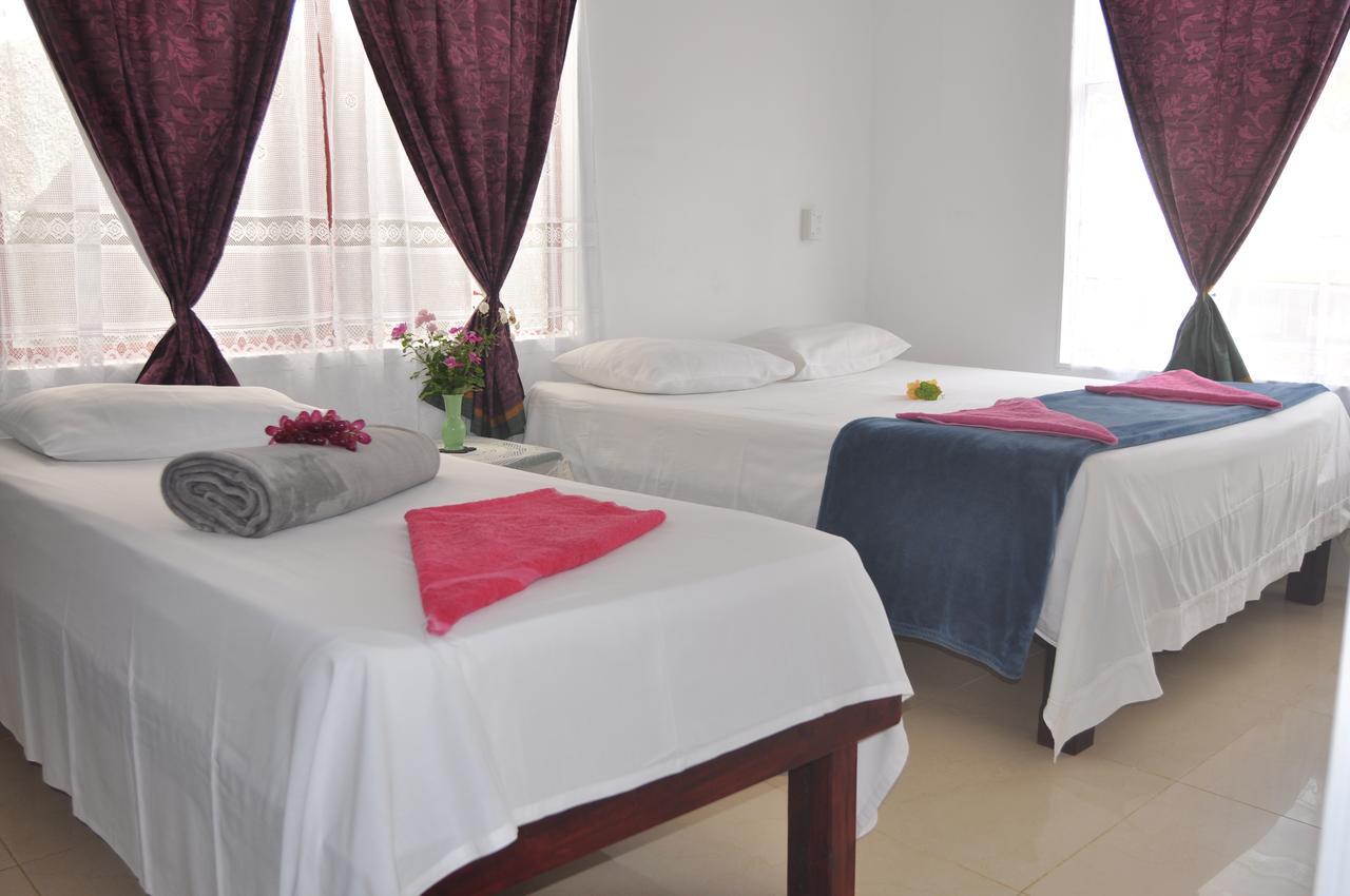 Flying Annie Moa Bed & Breakfast Ниафу Екстериор снимка