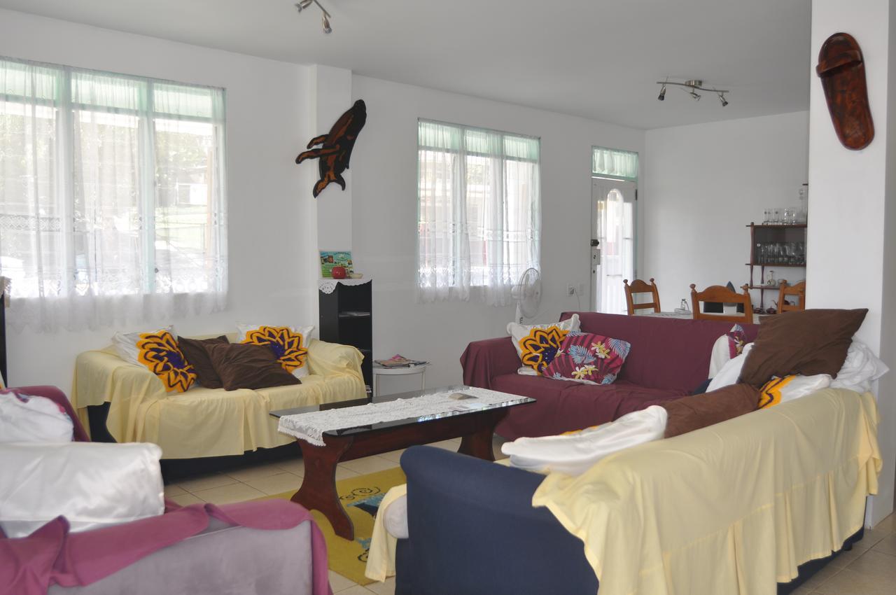 Flying Annie Moa Bed & Breakfast Ниафу Екстериор снимка