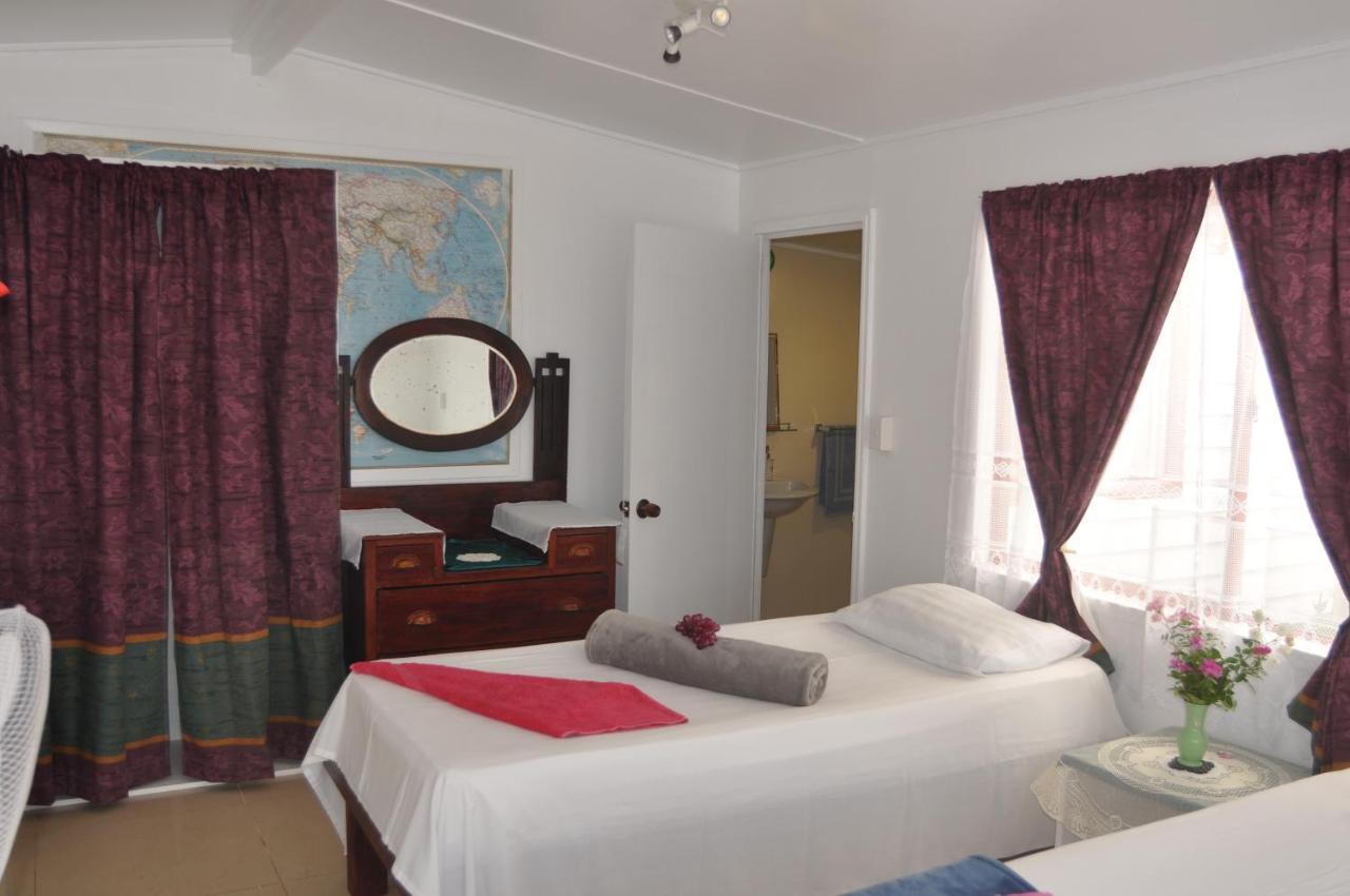 Flying Annie Moa Bed & Breakfast Ниафу Екстериор снимка